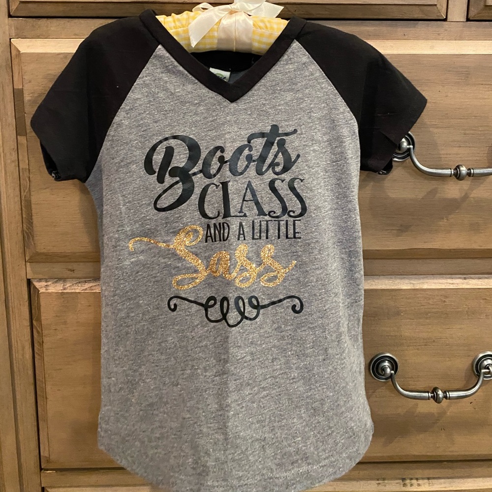 Girls v-neck t-shirt